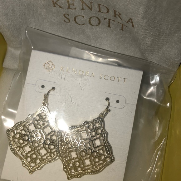 Kendra Scott Kirsten Drop Earrings in Filigree - Picture 6 of 7